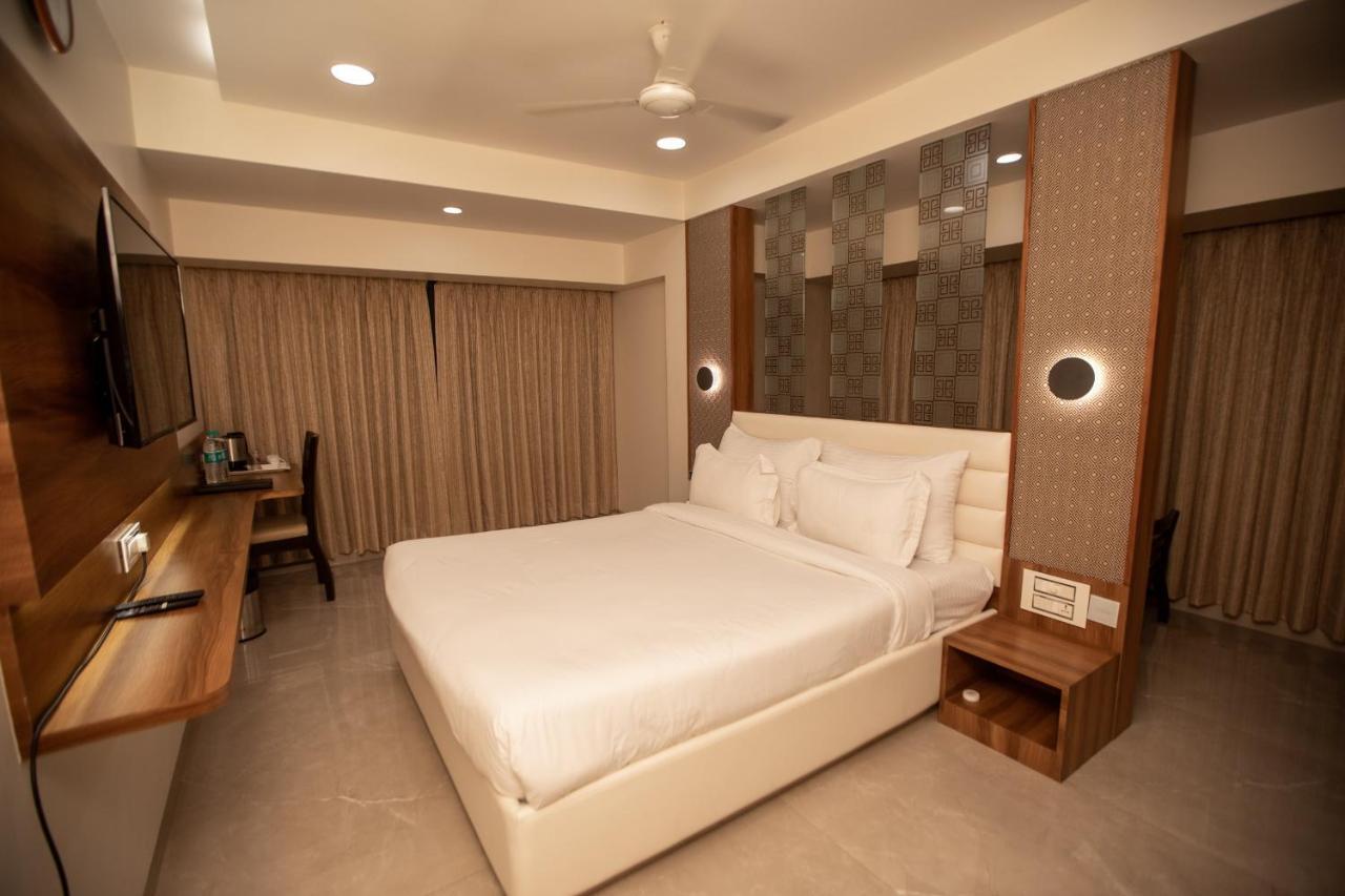 Hotel Naaz Executive Bombay Exterior foto