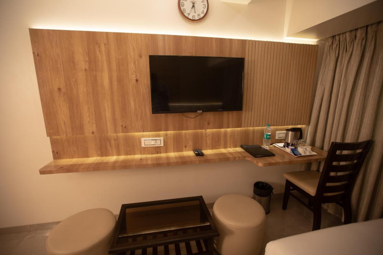 Hotel Naaz Executive Bombay Exterior foto