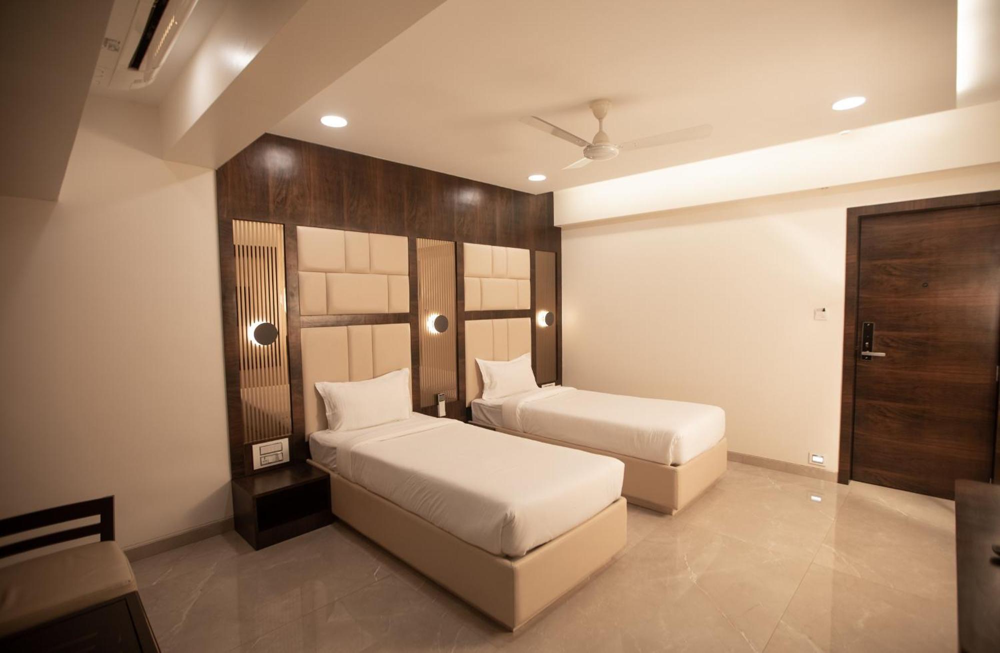 Hotel Naaz Executive Bombay Exterior foto